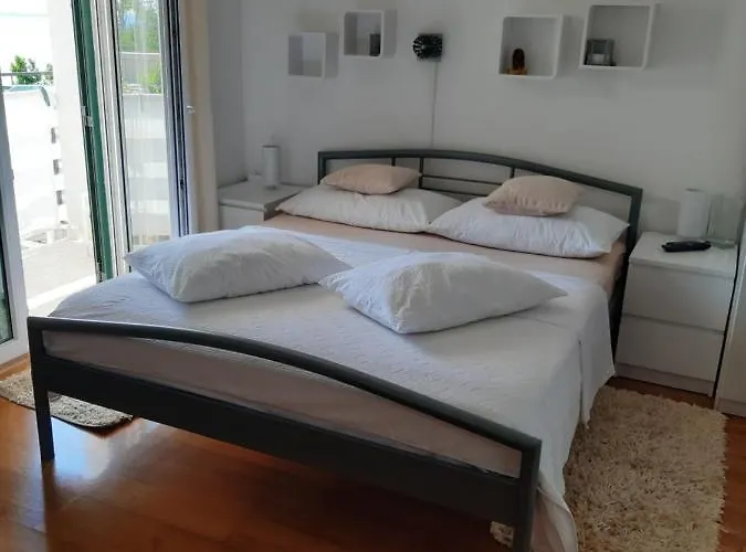 Anita * Gradac (Split-Dalmatia)